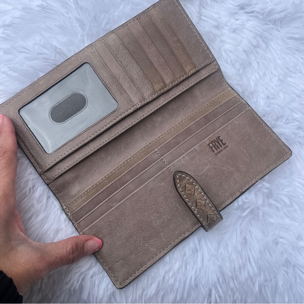 Frye Reed Slim Wallet Khaki Leather - Picture 7 of 11
